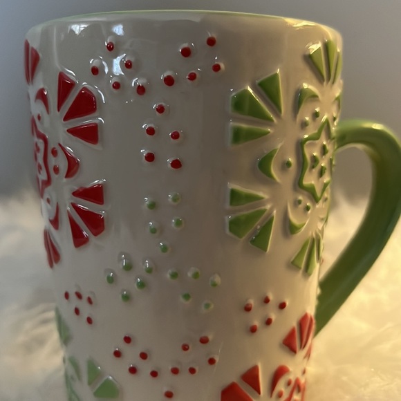Set of 2 Temptations Snowflake Winter Garden tall coffee mugs - Picture 2 of 7